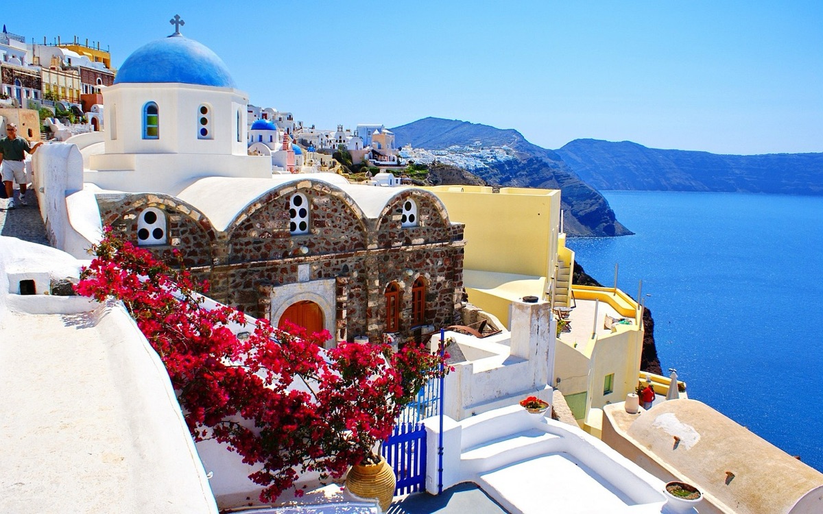 Santorini met witte gebouwen en blauwe zee