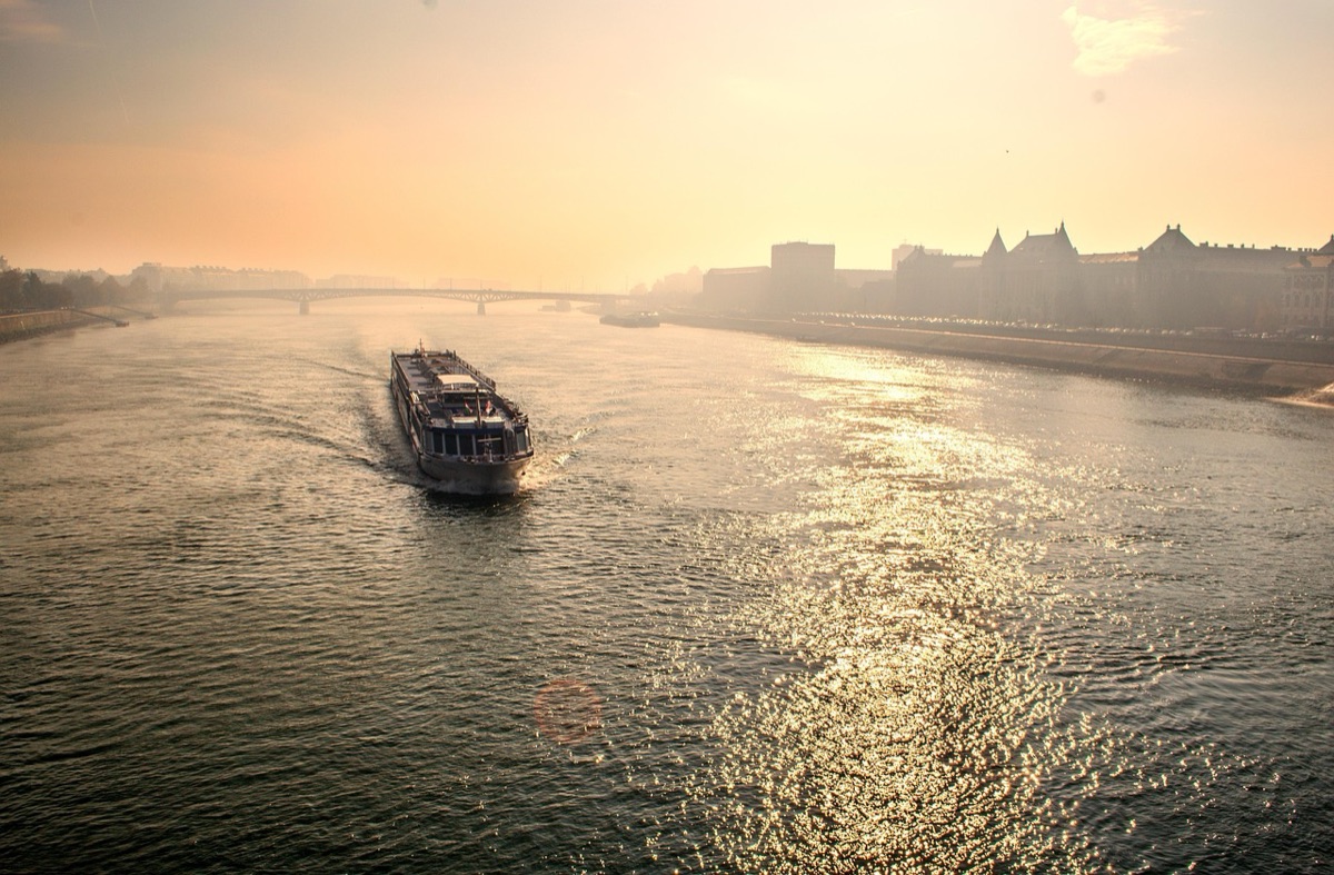 terminal de ferry avec bateaux
