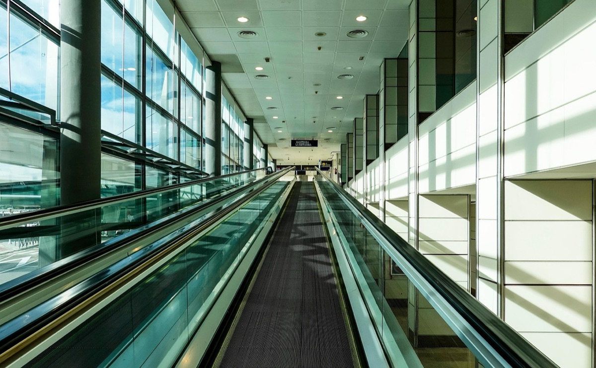 avião no aeroporto